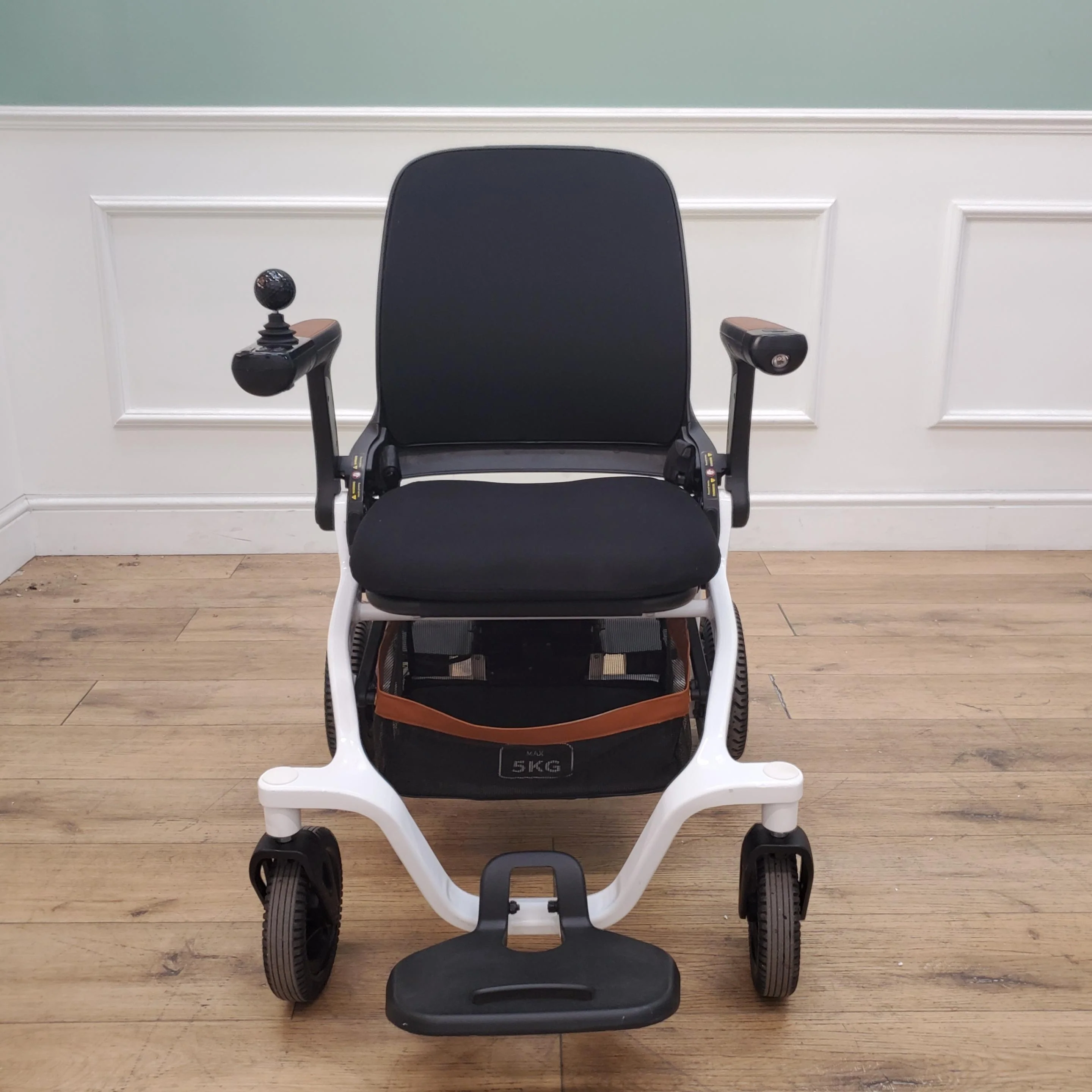 CLEARANCE Robooter E40 - Next Generation Folding Powerchair CLEARANCE-2491 - Image 3