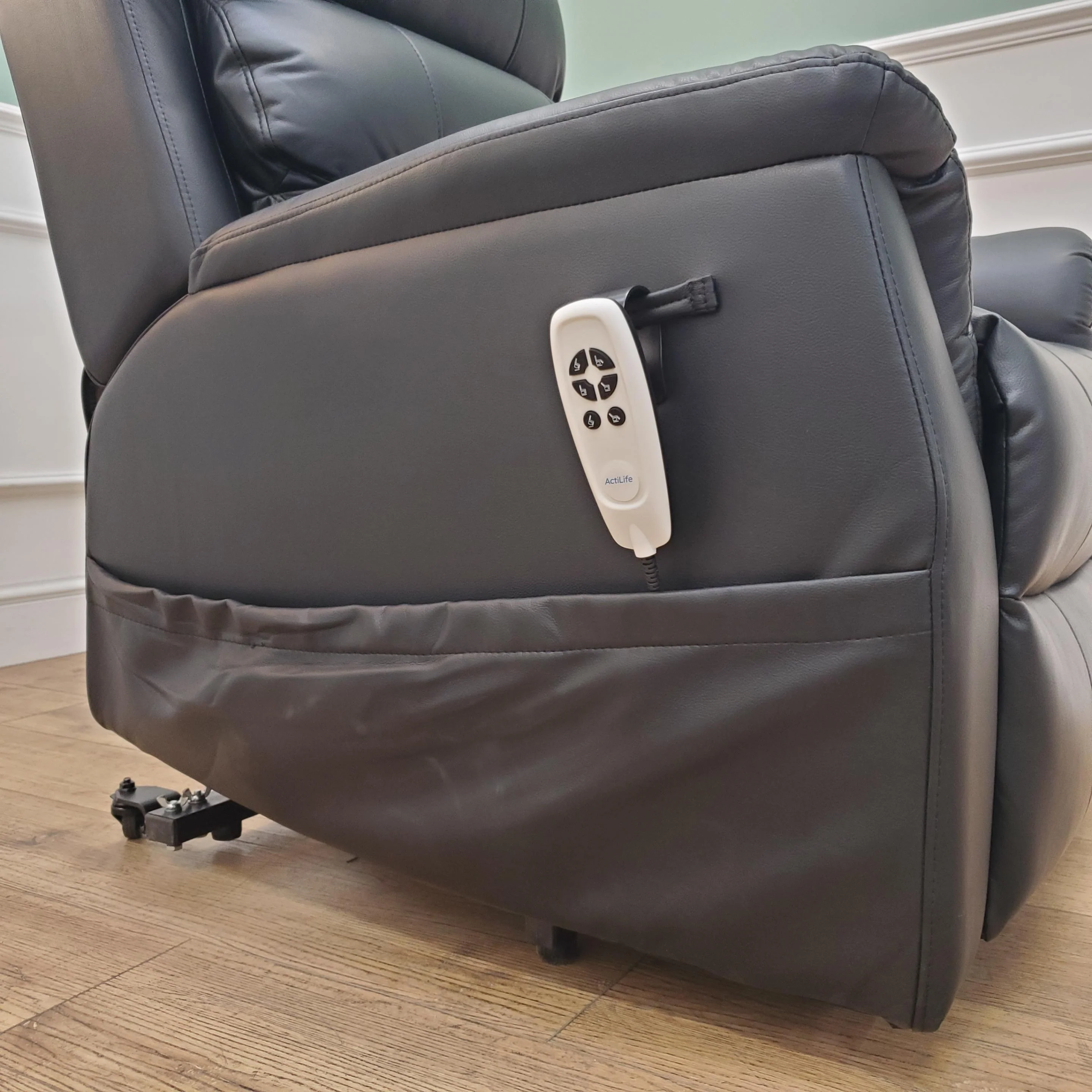 CLEARANCE The Avon - Dual Motor Riser Recliner - Black CLEARANCE-2683 - Image 11