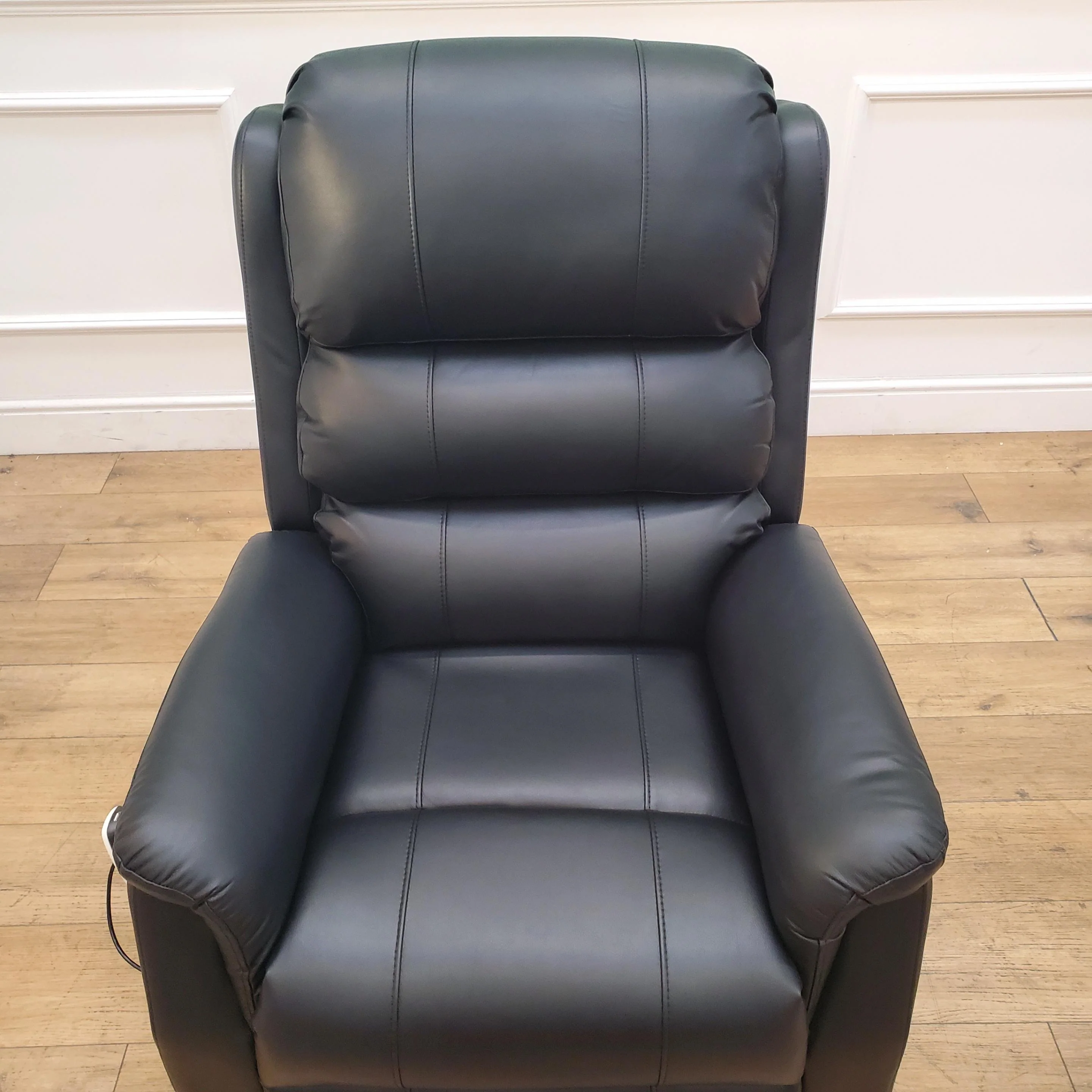 CLEARANCE The Avon - Dual Motor Riser Recliner - Black CLEARANCE-2683 - Image 4