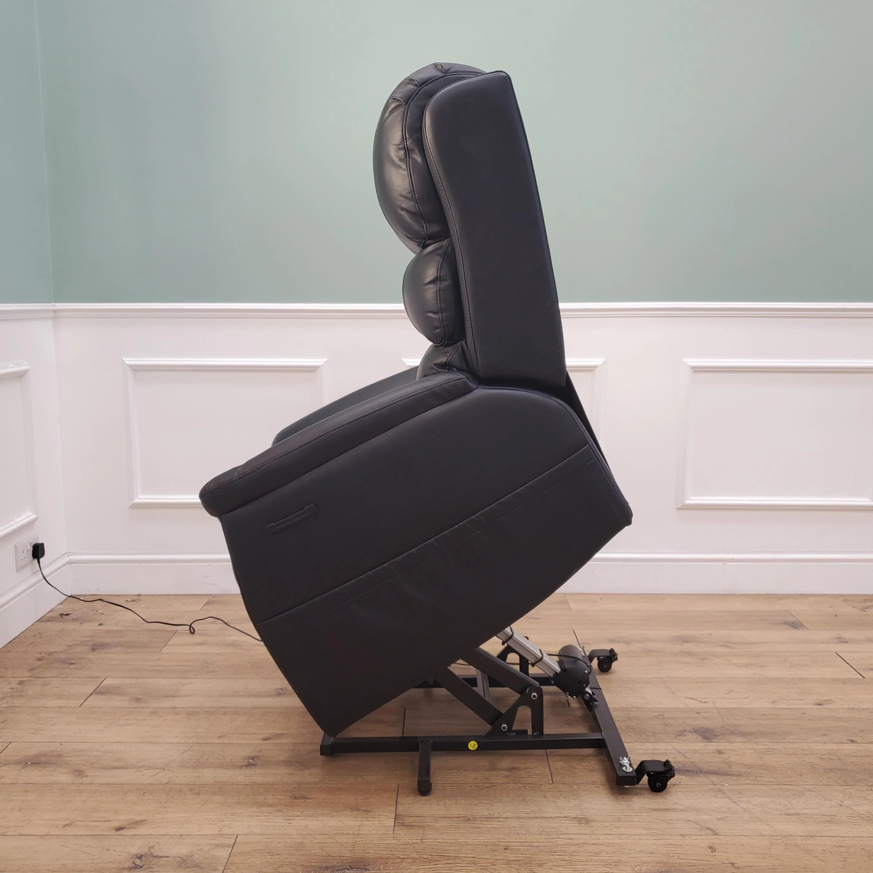 CLEARANCE The Avon - Dual Motor Riser Recliner - Black CLEARANCE-2683 - Image 8