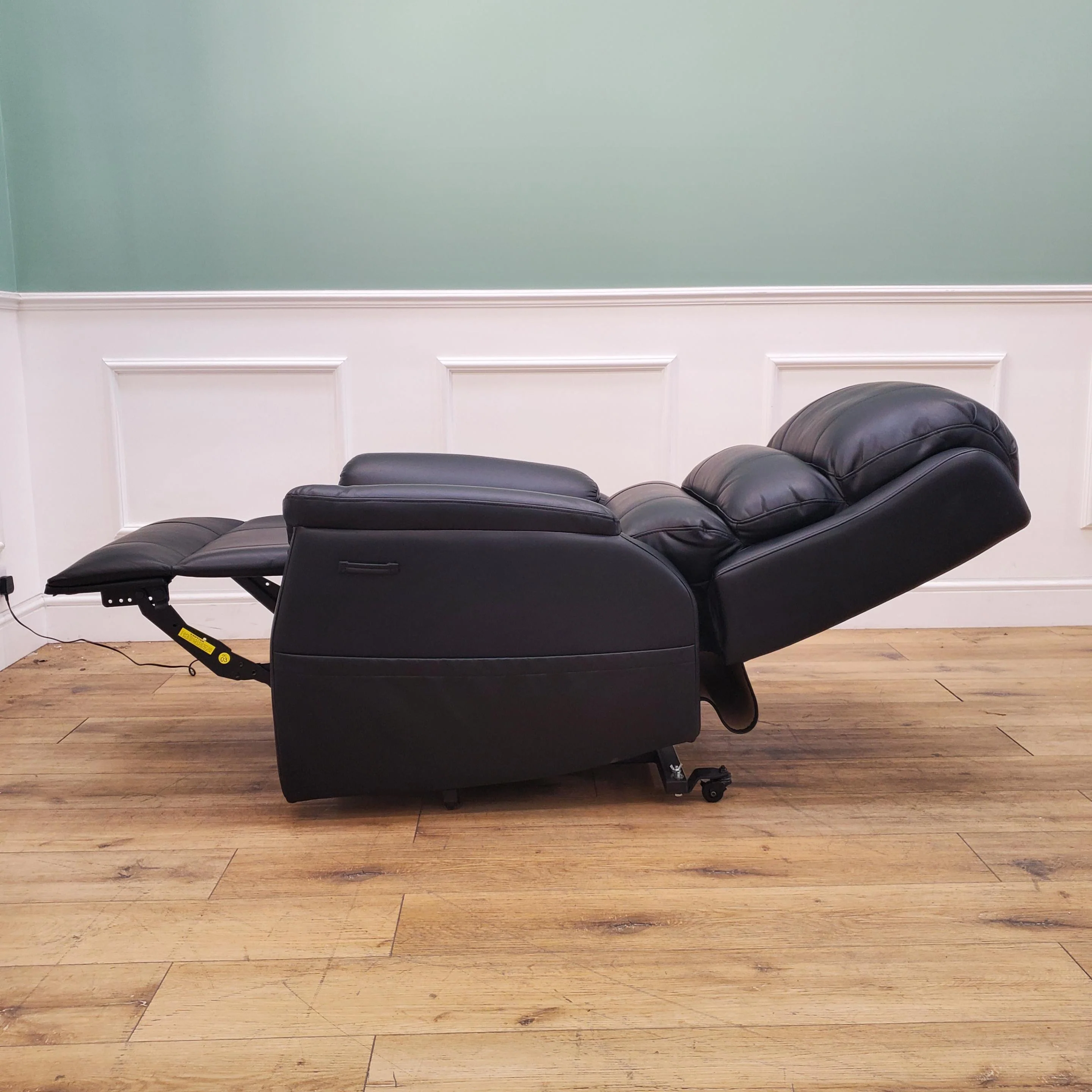CLEARANCE The Avon - Dual Motor Riser Recliner - Black CLEARANCE-2683 - Image 9