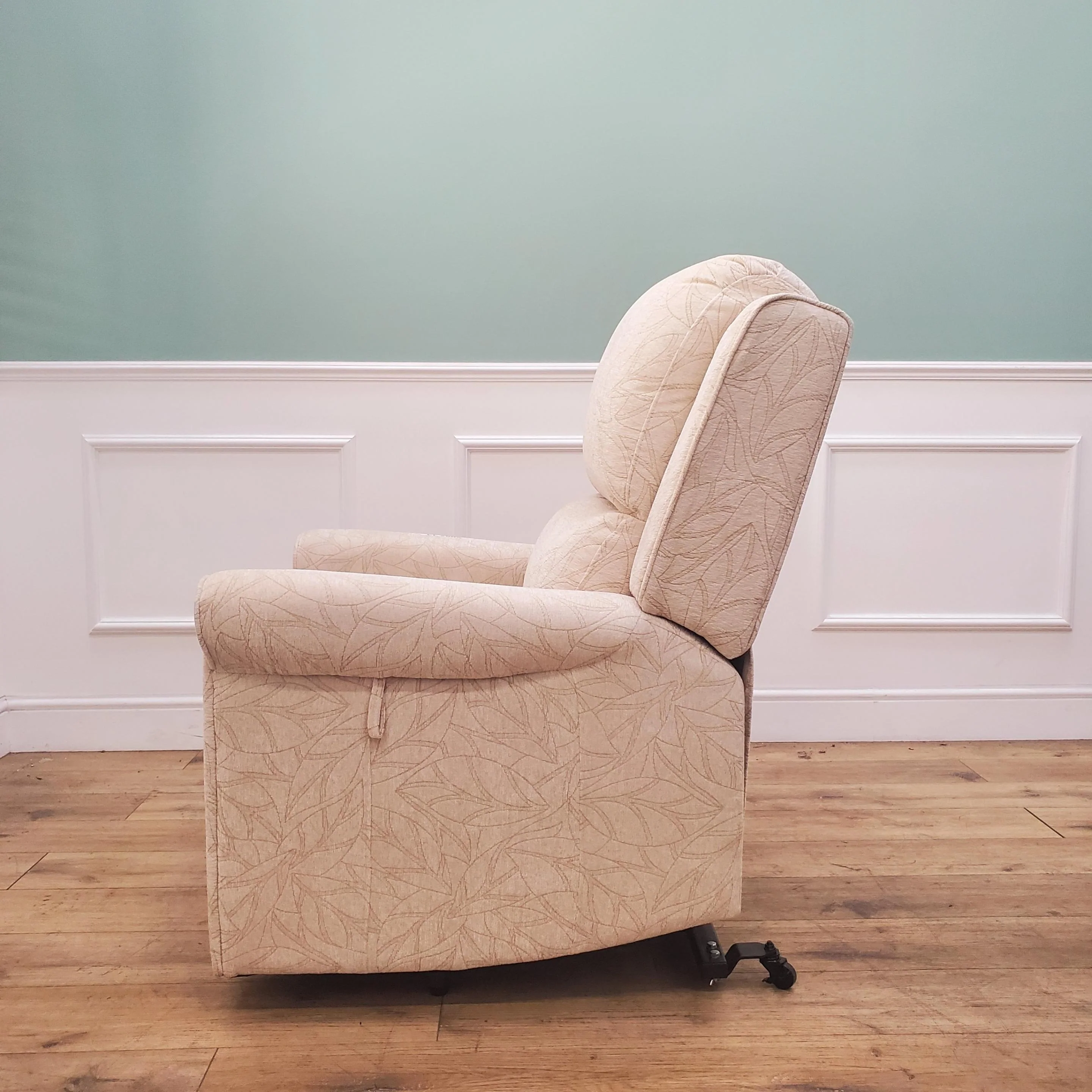 CLEARANCE The Bourne - Dual Motor Riser Recliner - Cream CLEARANCE-2605 - Image 2