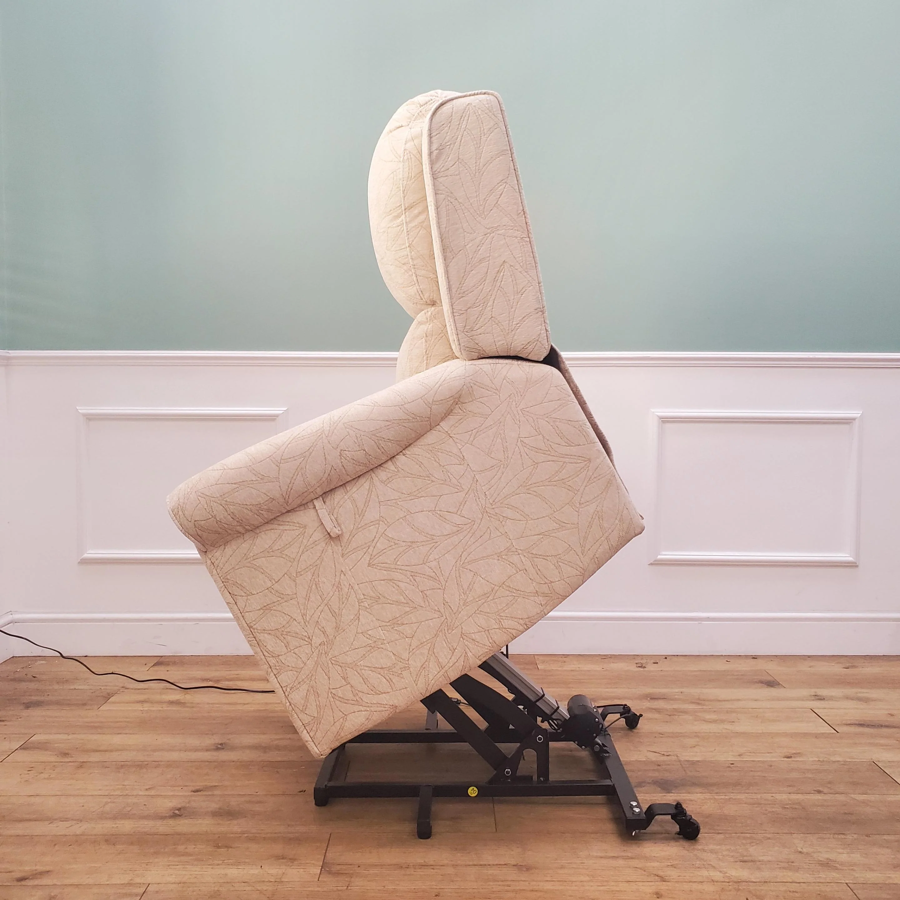 CLEARANCE The Bourne - Dual Motor Riser Recliner - Cream CLEARANCE-2605 - Image 9