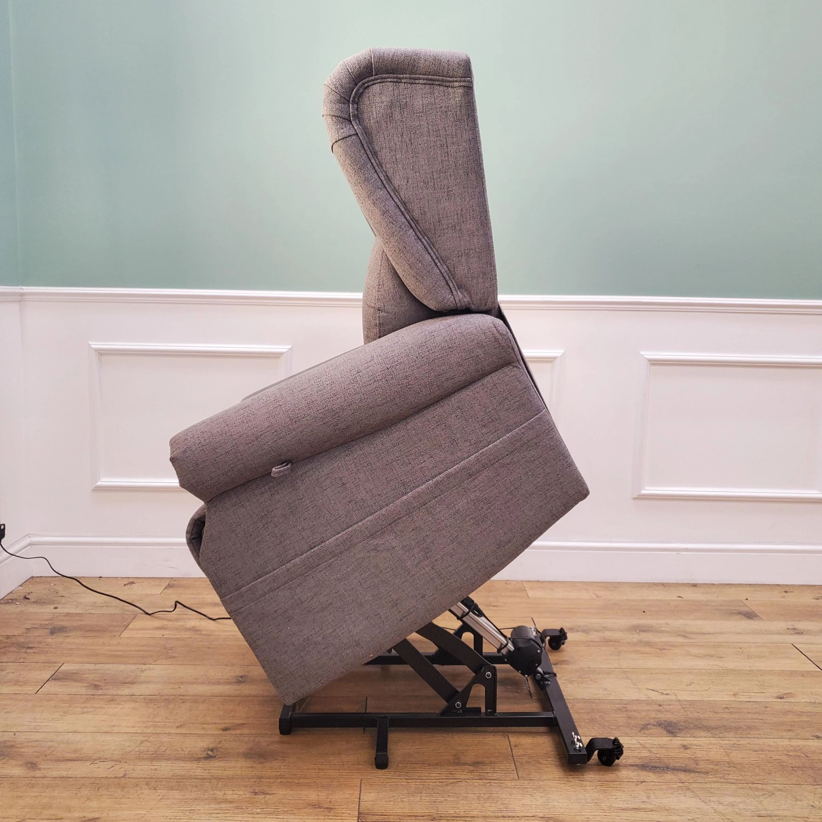 CLEARANCE The Thames - Lateral Back Dual Motor Riser Recliner - Graphite CLEARANCE-2665 - Image 9