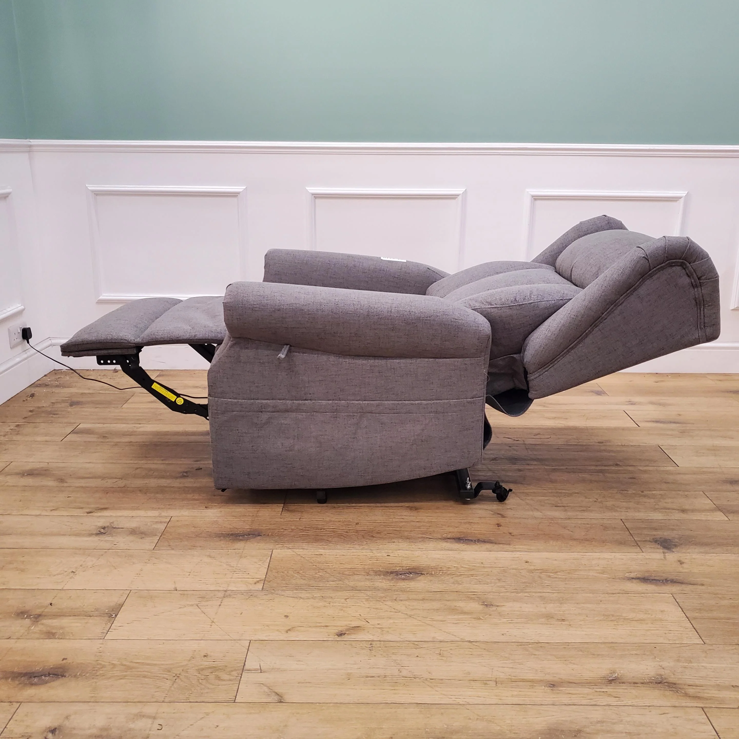 CLEARANCE The Thames - Lateral Back Dual Motor Riser Recliner - Graphite CLEARANCE-2710 - Image 9