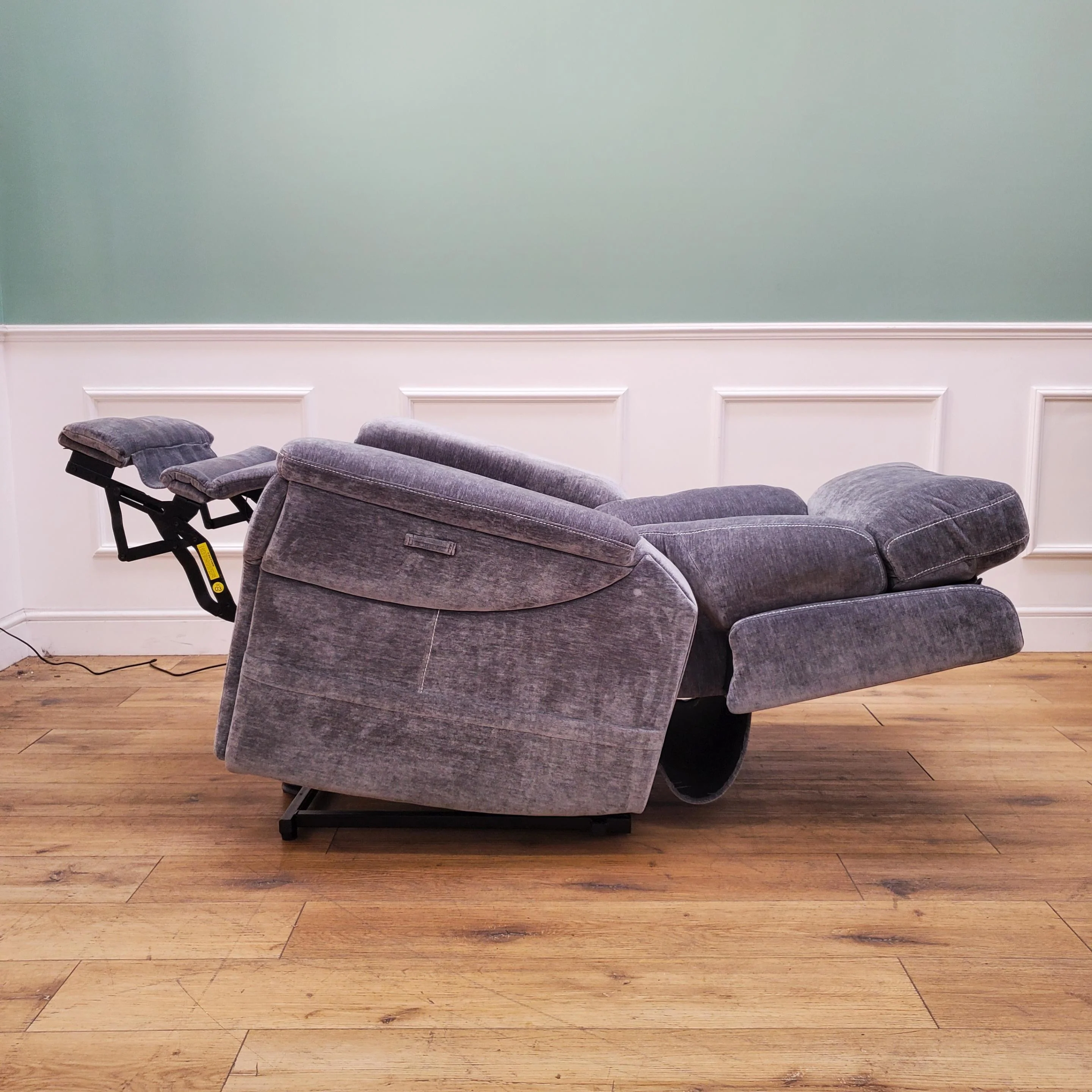 CLEARANCE The Ultra Comfort - 5 Motor Riser Recliner & Sleeping Chair - CLEARANCE-2534 - Image 10