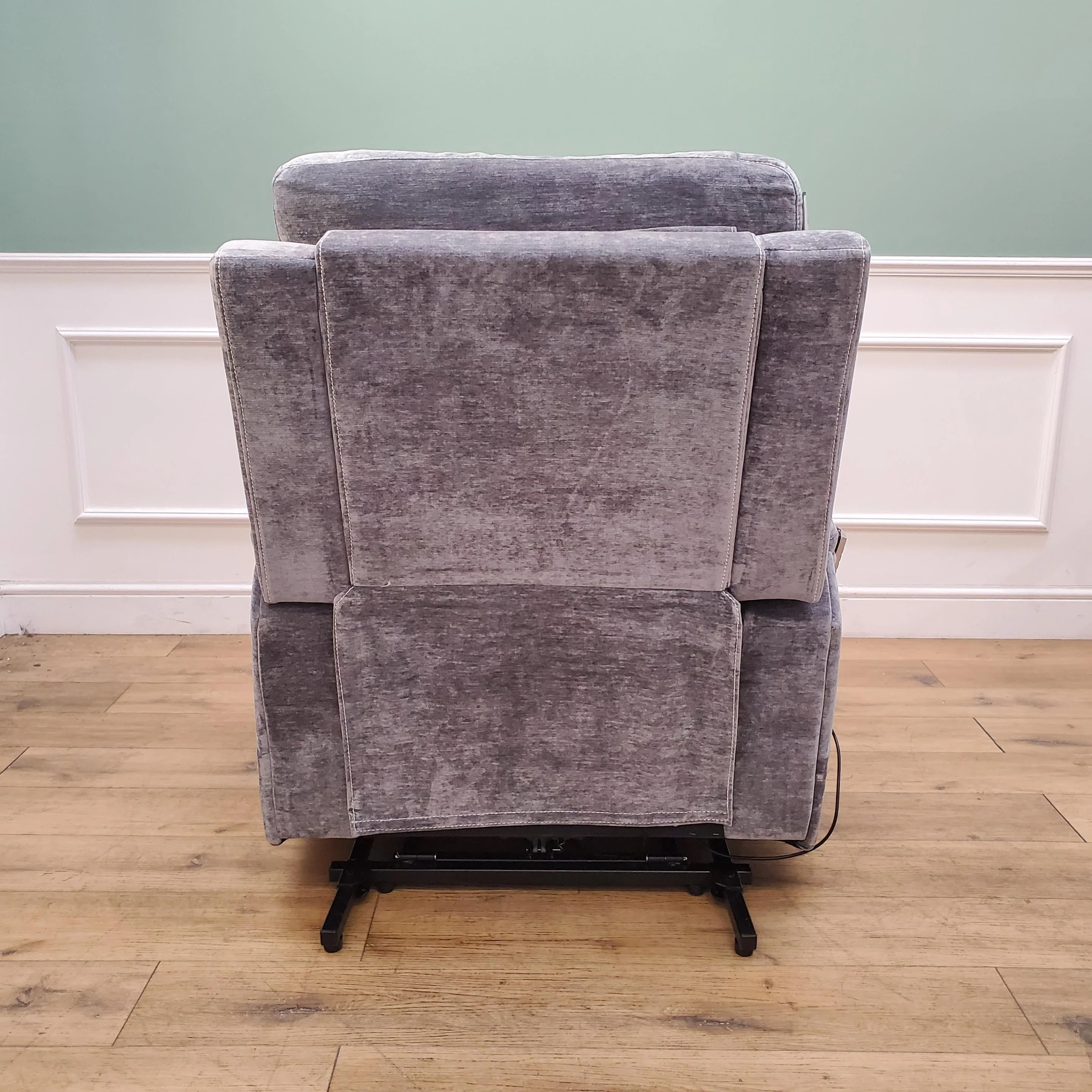 CLEARANCE The Ultra Comfort - 5 Motor Riser Recliner & Sleeping Chair - CLEARANCE-2534 - Image 8