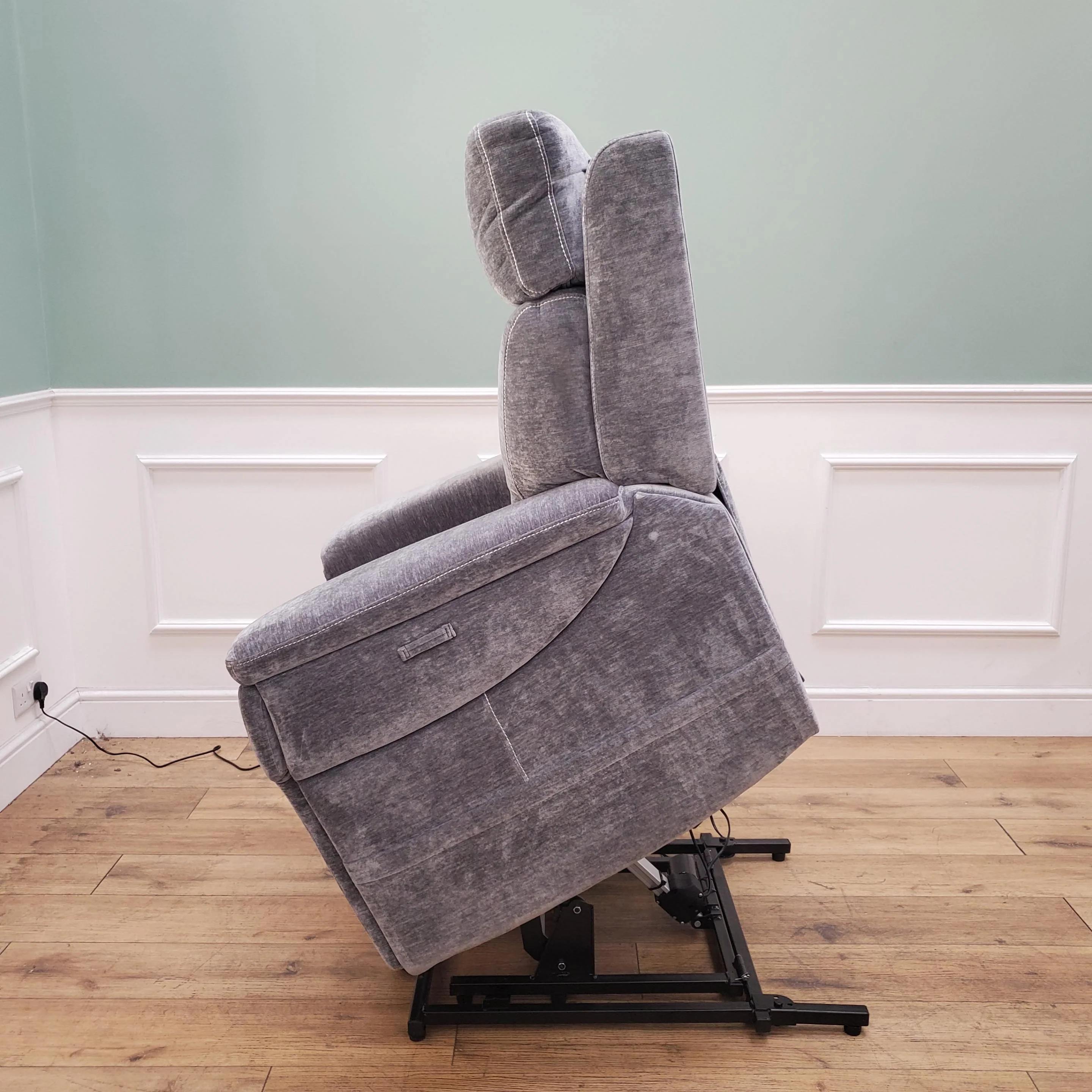 CLEARANCE The Ultra Comfort - 5 Motor Riser Recliner & Sleeping Chair - CLEARANCE-2534 - Image 9