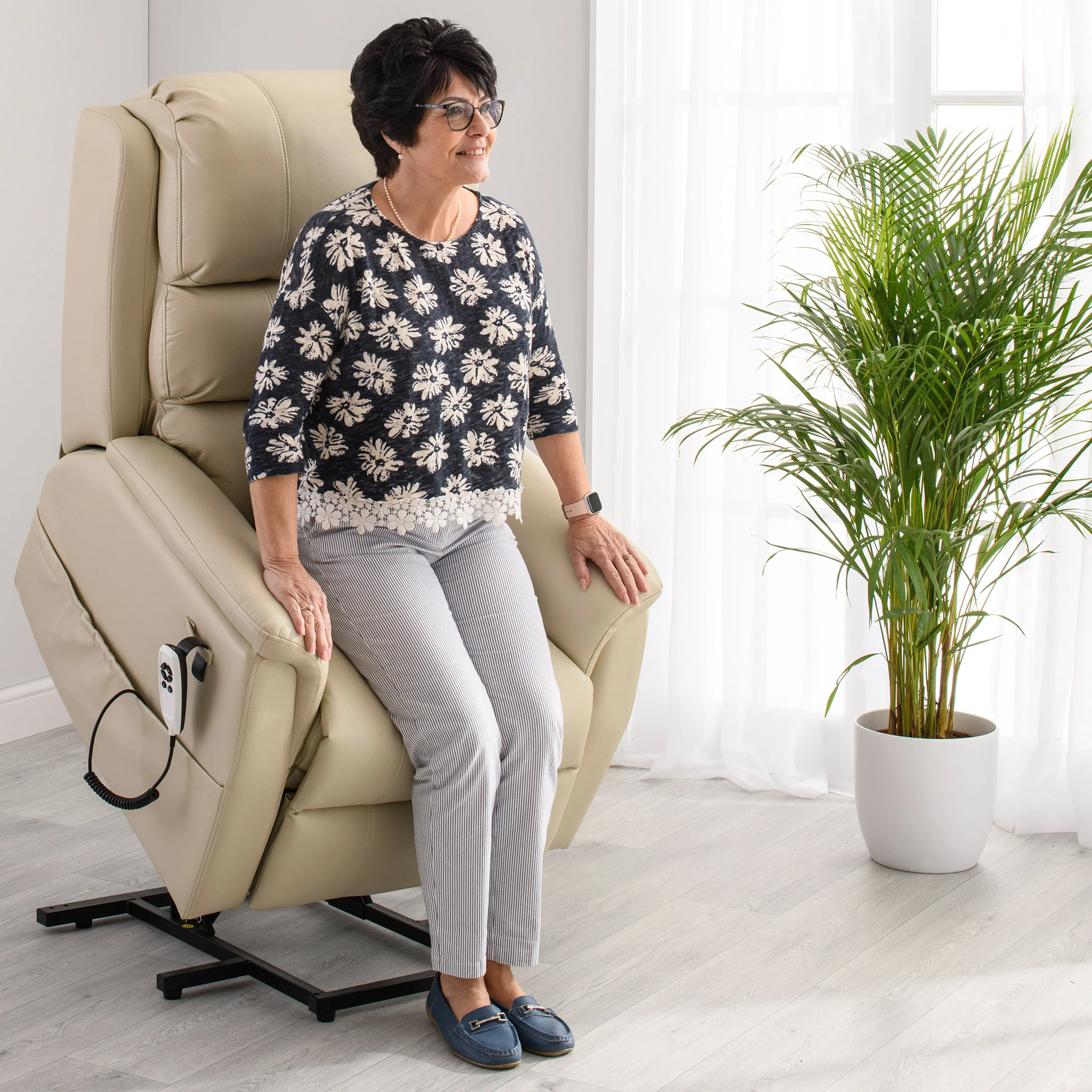 The Avon - Dual Motor Riser Recliner - Cream - Image 3