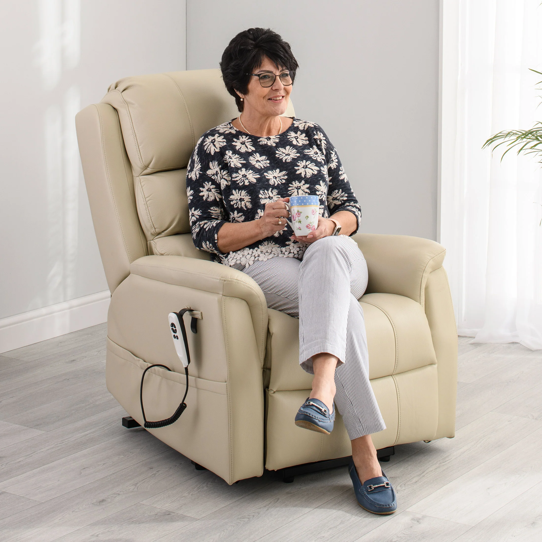 The Avon - Dual Motor Riser Recliner - Cream - Image 7