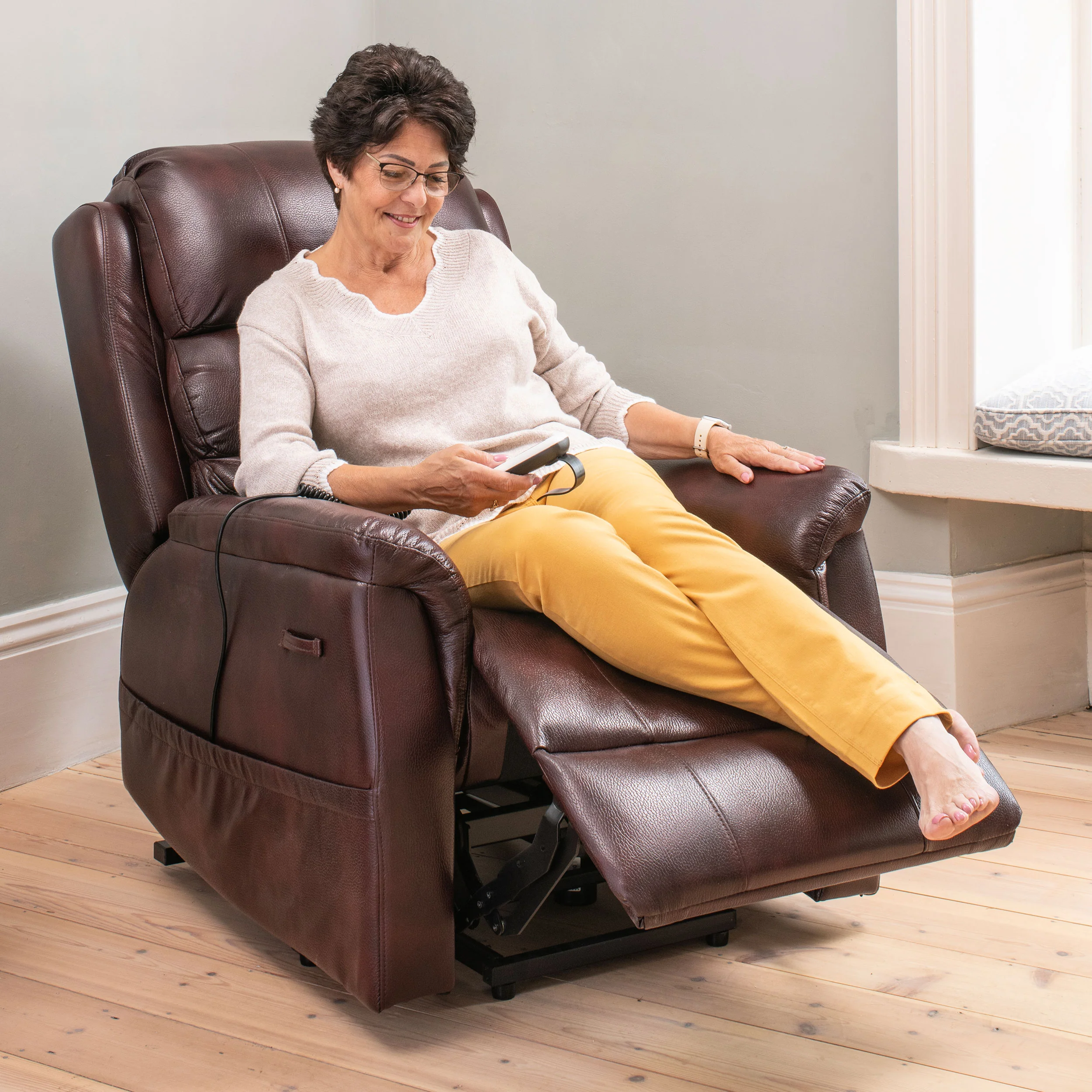 The Avon - Dual Motor Riser Recliner - Burgundy - Image 5