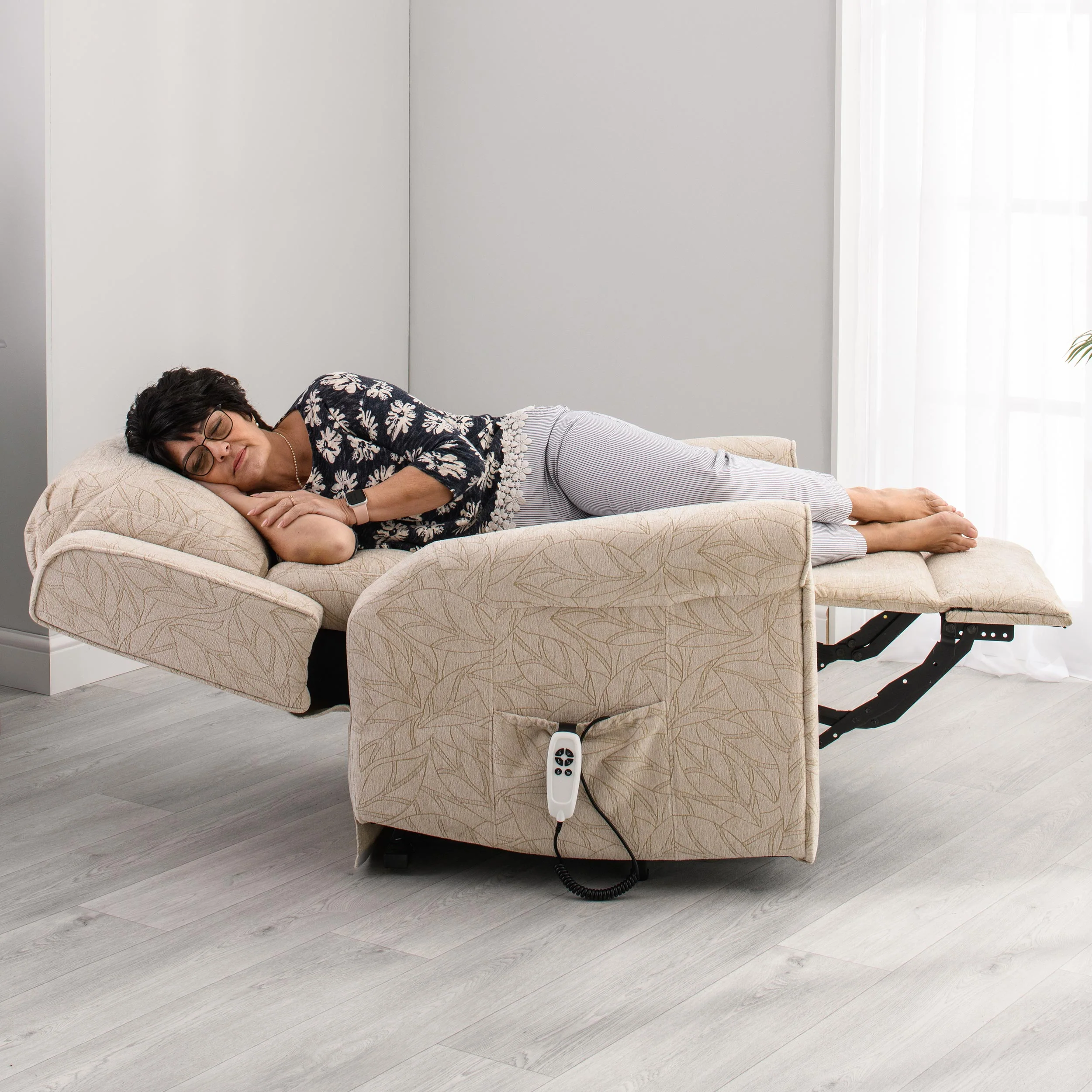 The Bourne - Dual Motor Riser Recliner - Cream - Image 4