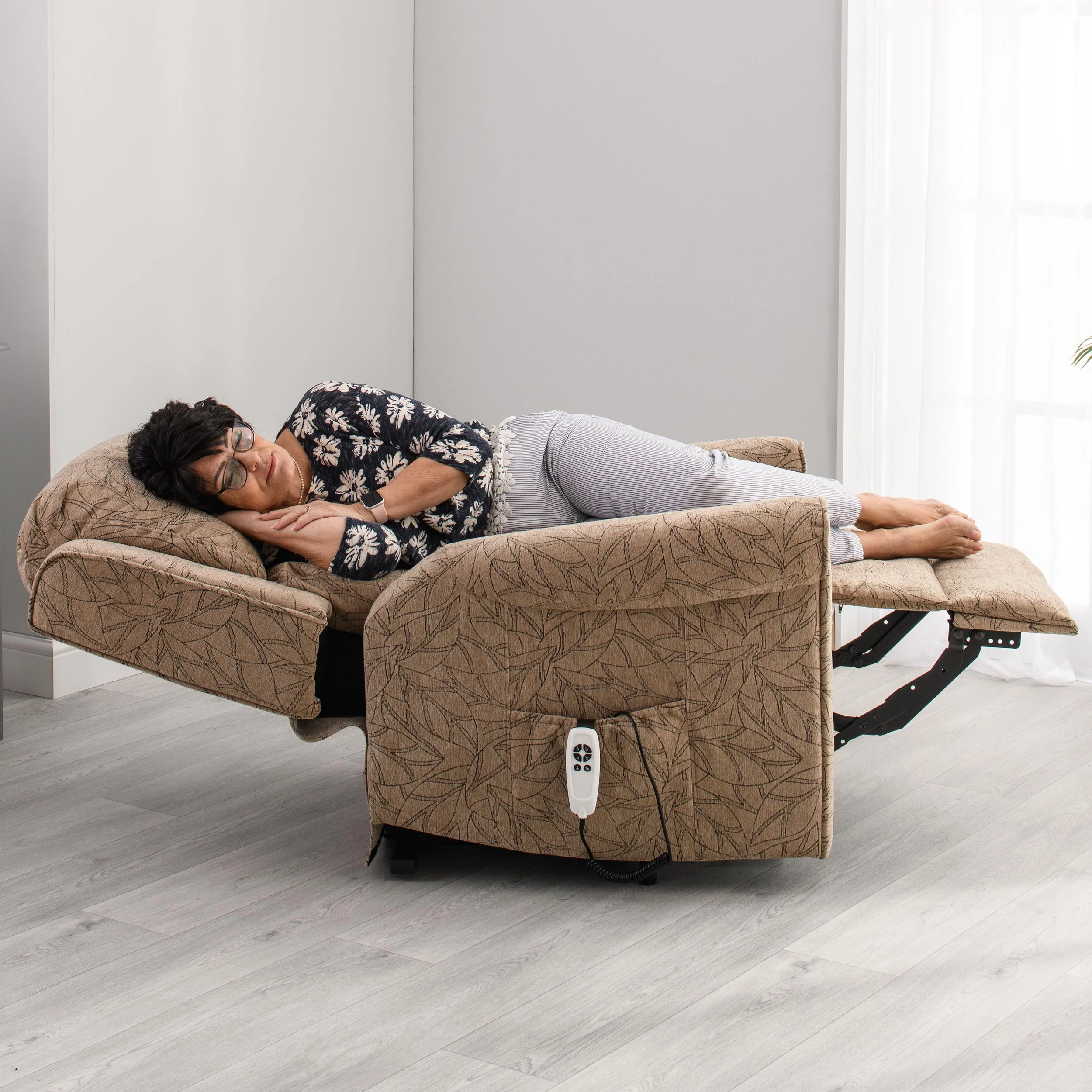 The Bourne - Dual Motor Riser Recliner - Latte - Image 4