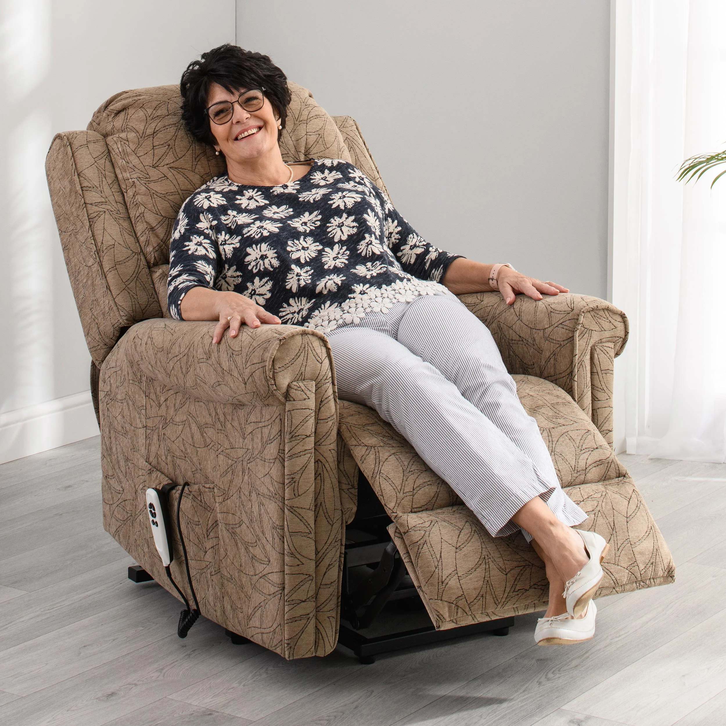 The Bourne - Dual Motor Riser Recliner - Latte - Image 5