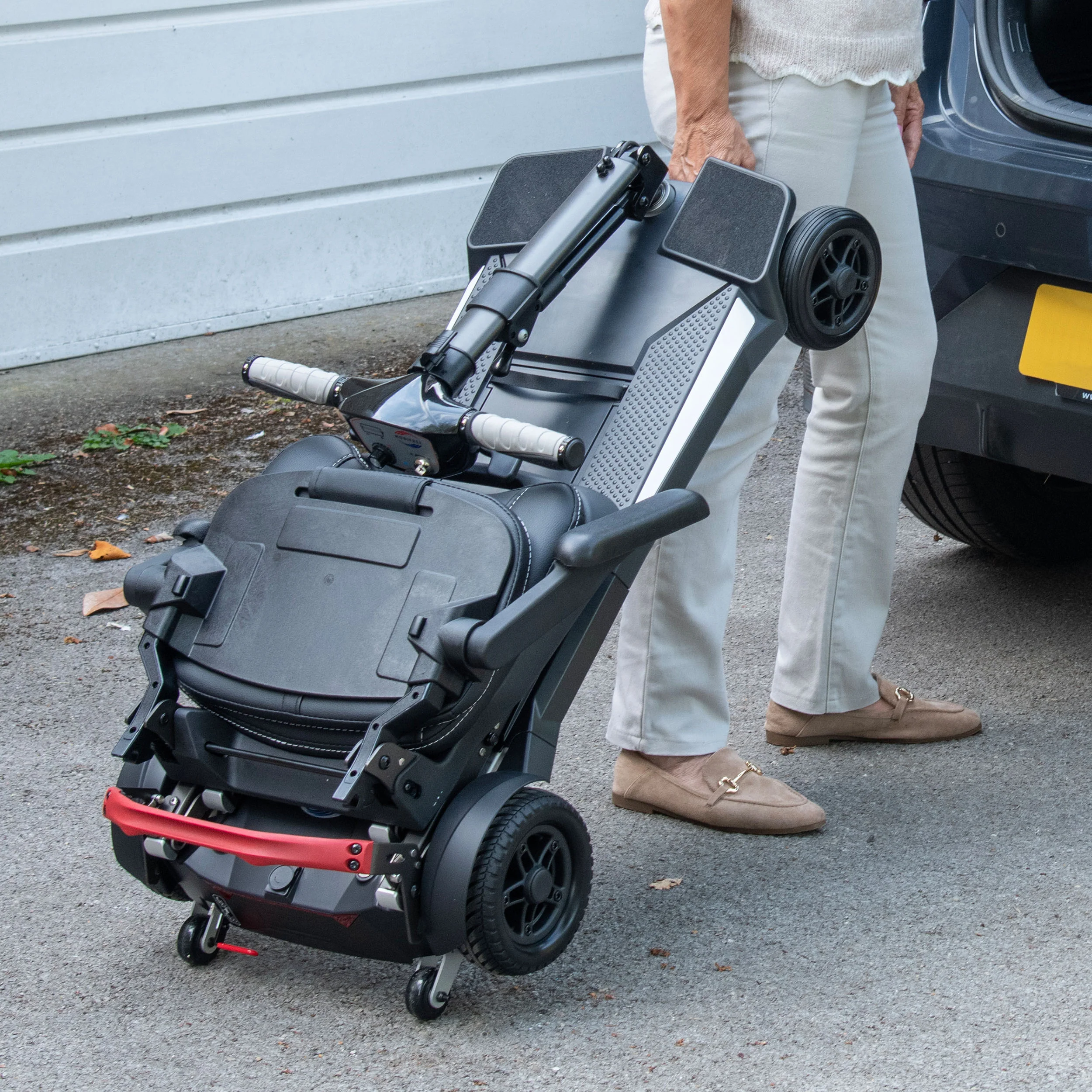 Solax Fold Flat - Lightweight Easy-Load Folding Boot Scooter - Image 5