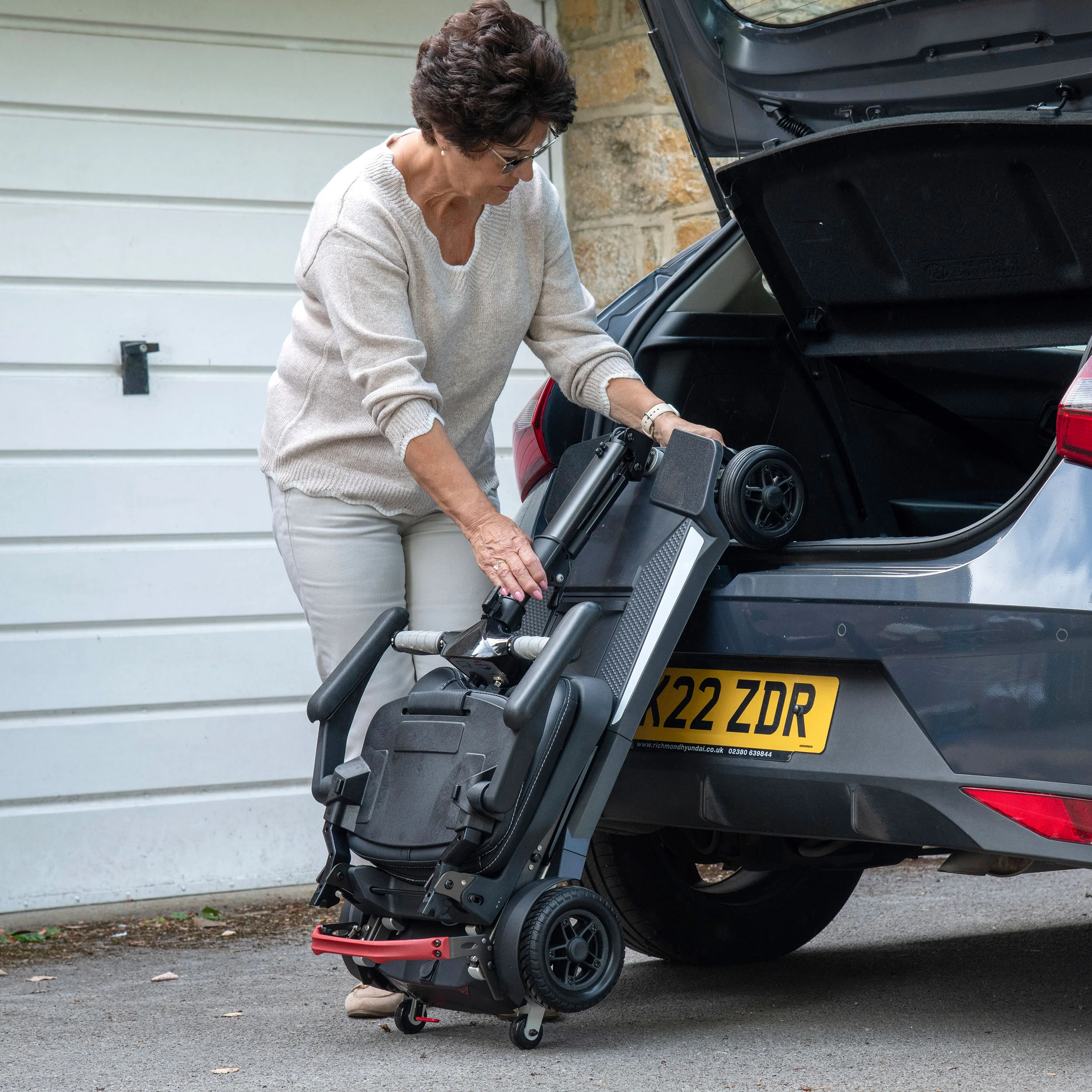 Solax Fold Flat - Lightweight Easy-Load Folding Boot Scooter - Image 6