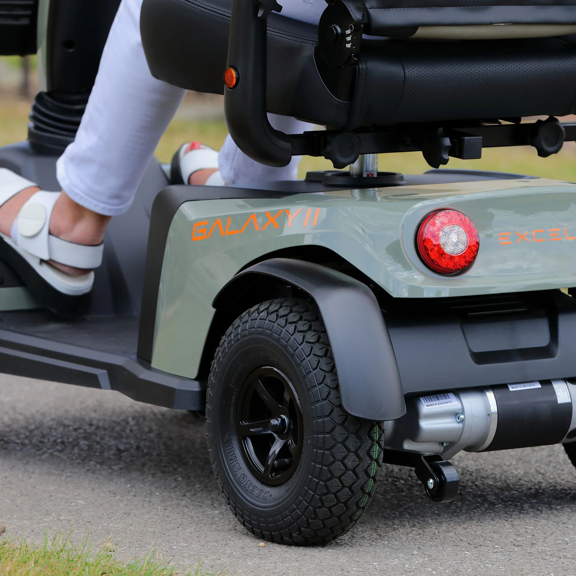 The Galaxy 2 - Excel Modern Road Legal 8mph Full Size Scooter - Image 12