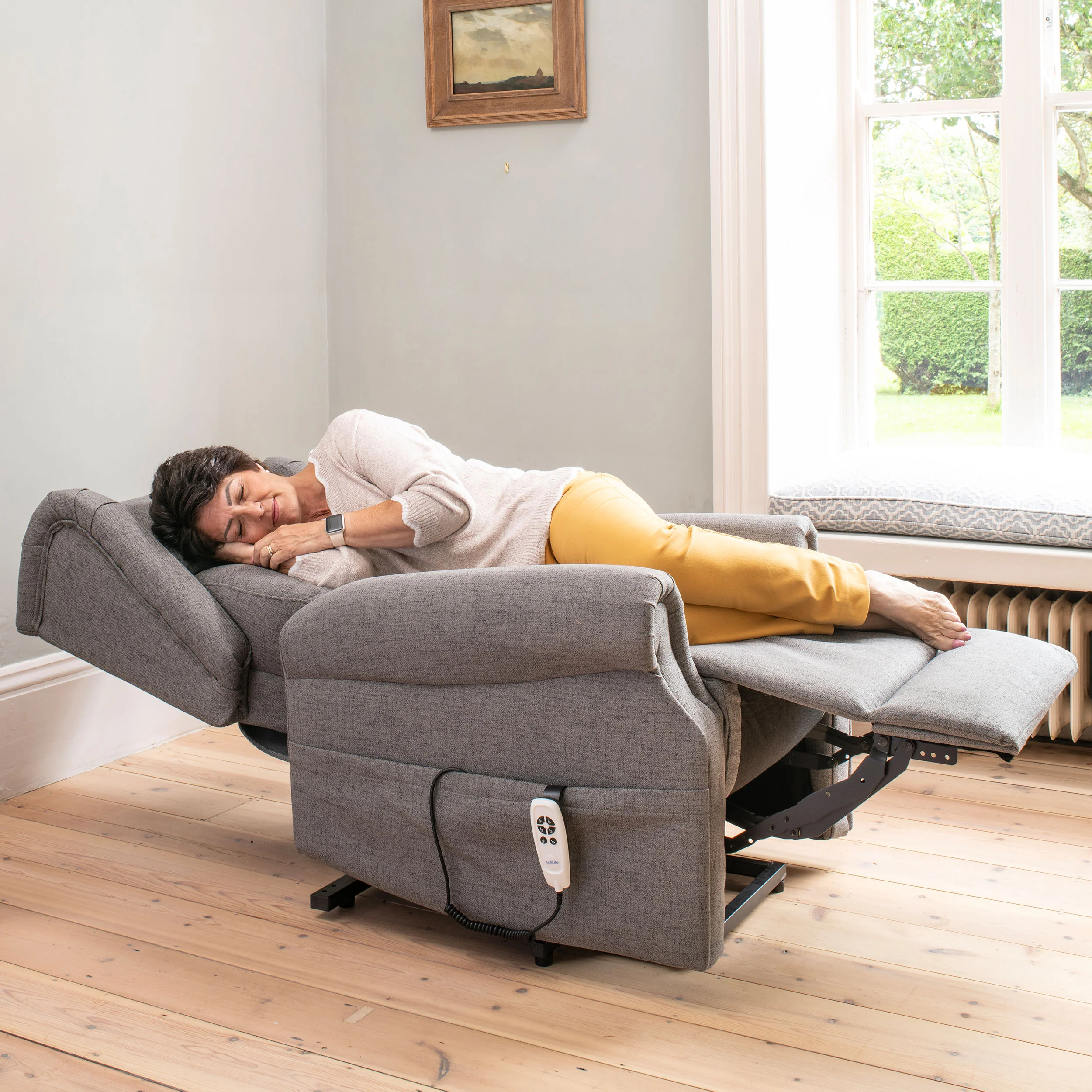 The Thames - Lateral Back Dual Motor Riser Recliner - Graphite - Image 4